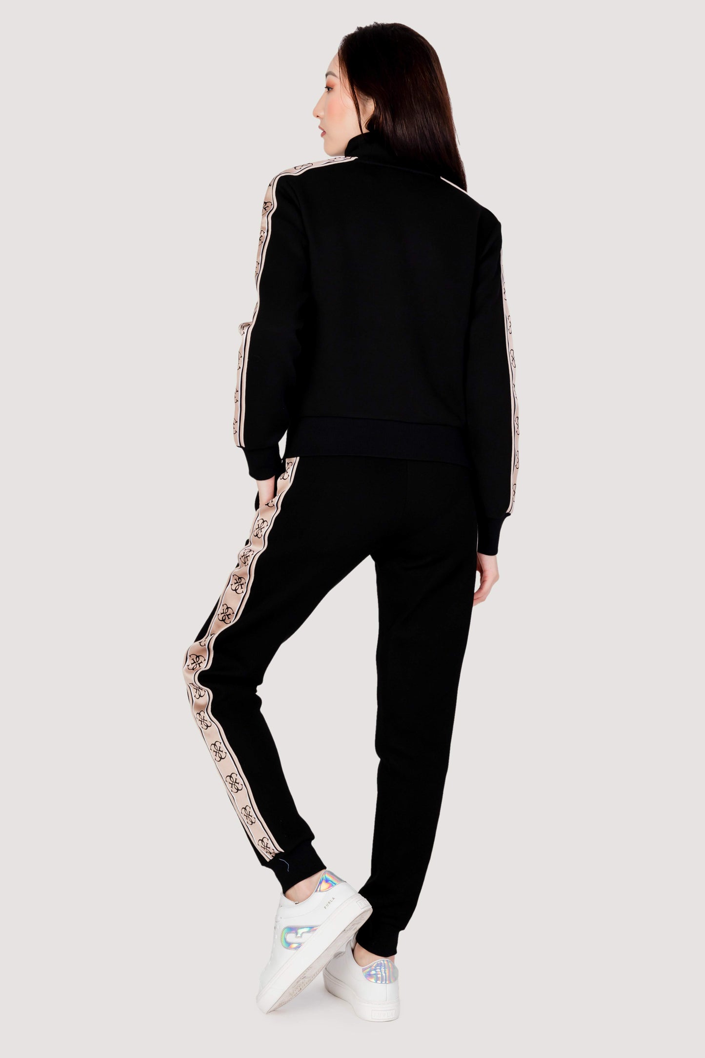 Guess · Суитшърт · V2YQ16KB3P2 | DontMiss.bg