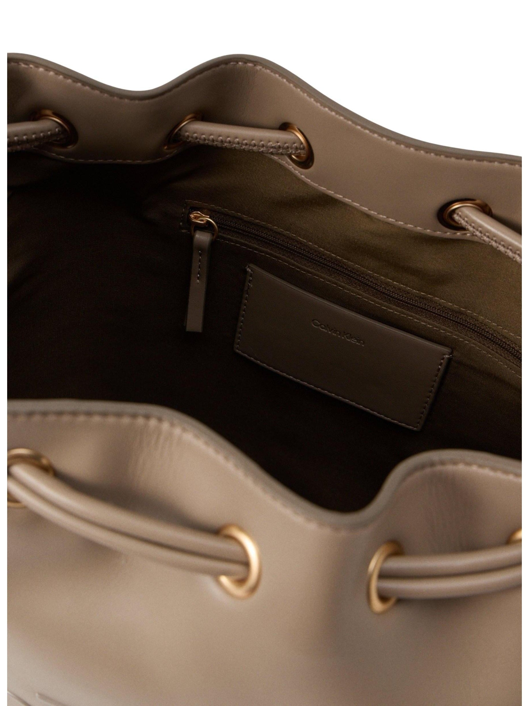 Calvin Klein · Дамска чанта · LV04F3232G | DontMiss.bg