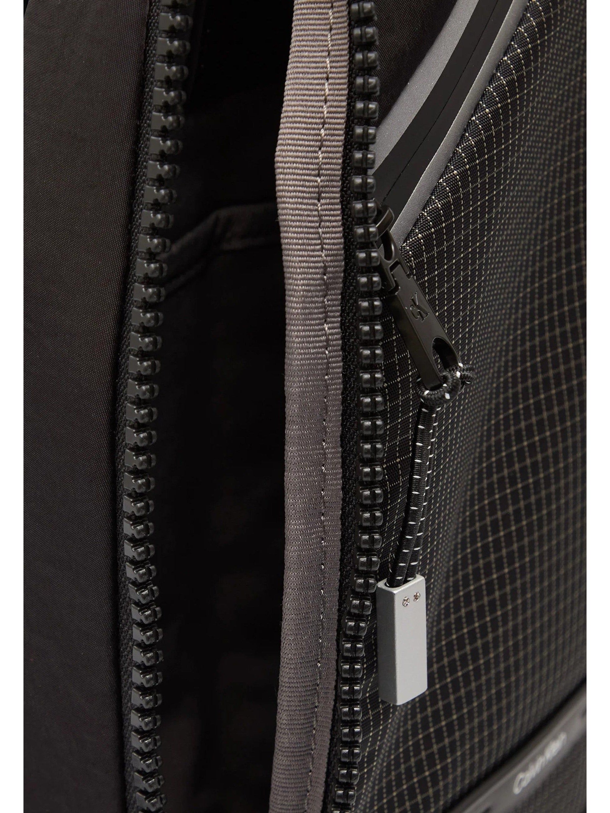 Calvin Klein · Чанта · LV04D3215G | DontMiss.bg