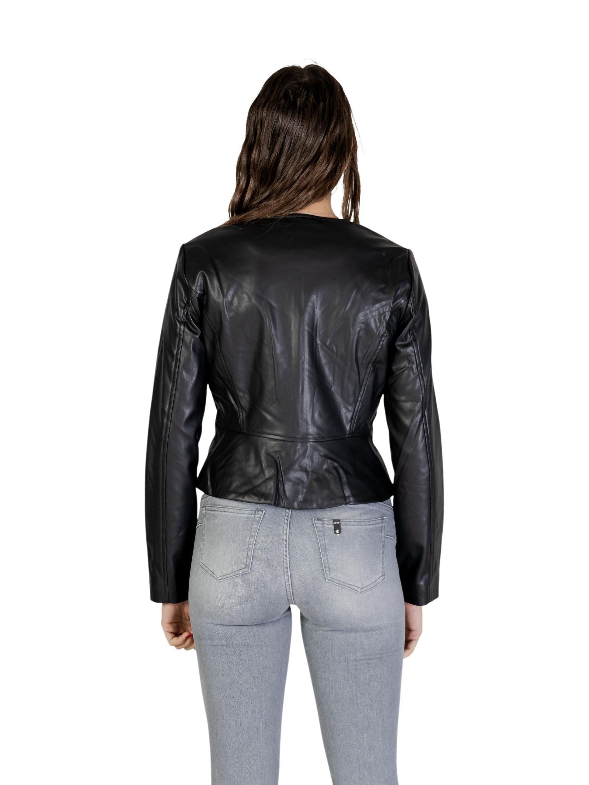 Jacqueline de Yong · Яке · 15353991 | DontMiss.bg