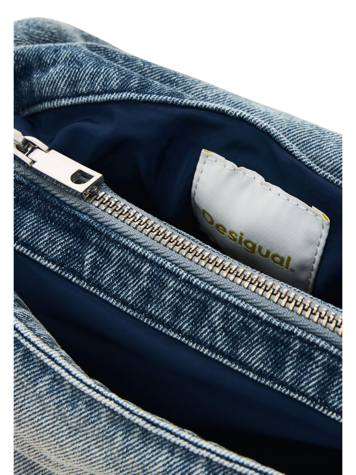 Desigual · Дамска чанта · 26SAXD28 | DontMiss.bg