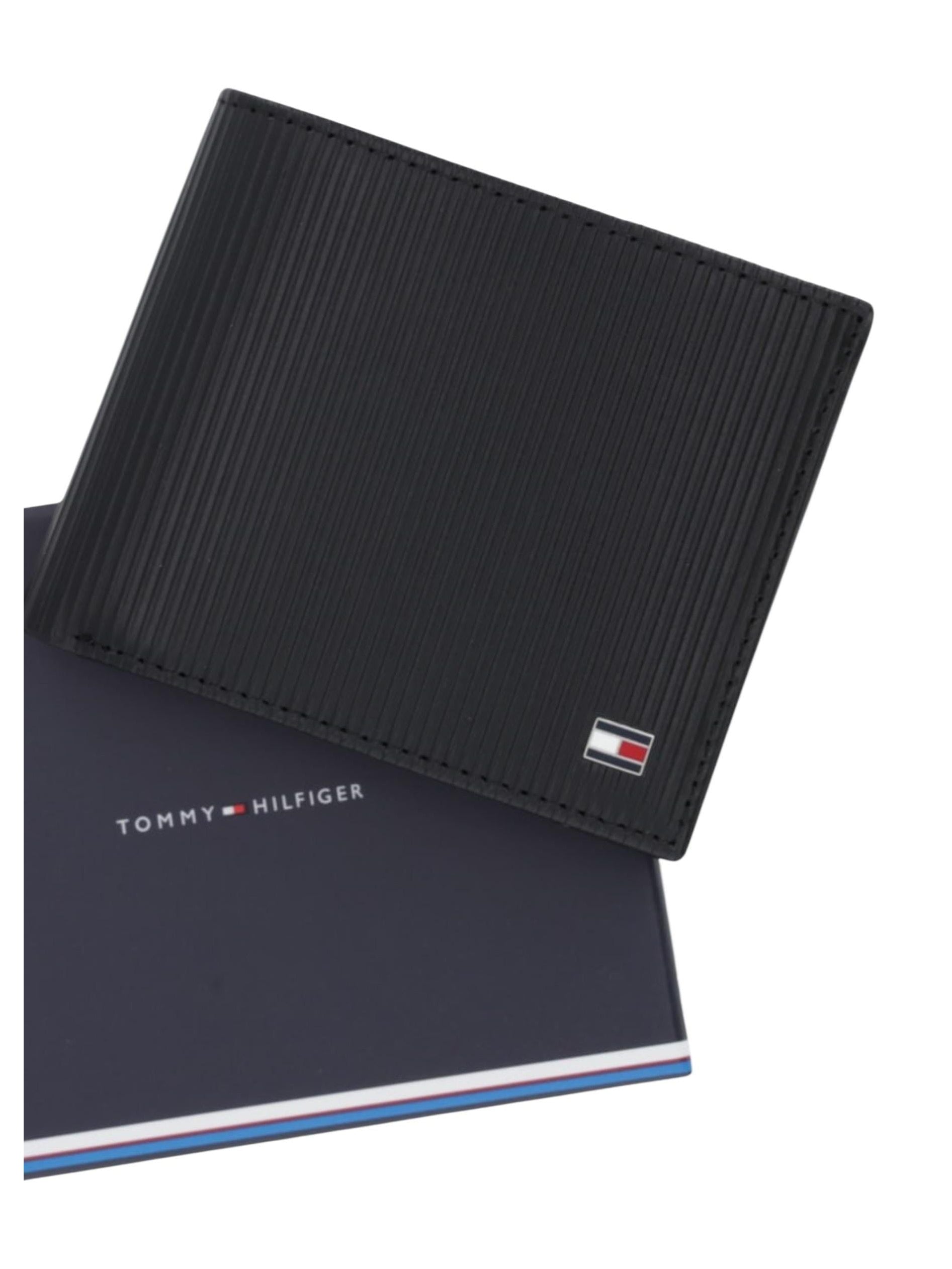 Tommy Hilfiger · Портфейл · TH FLAG MINI CC WALLET | DontMiss.bg