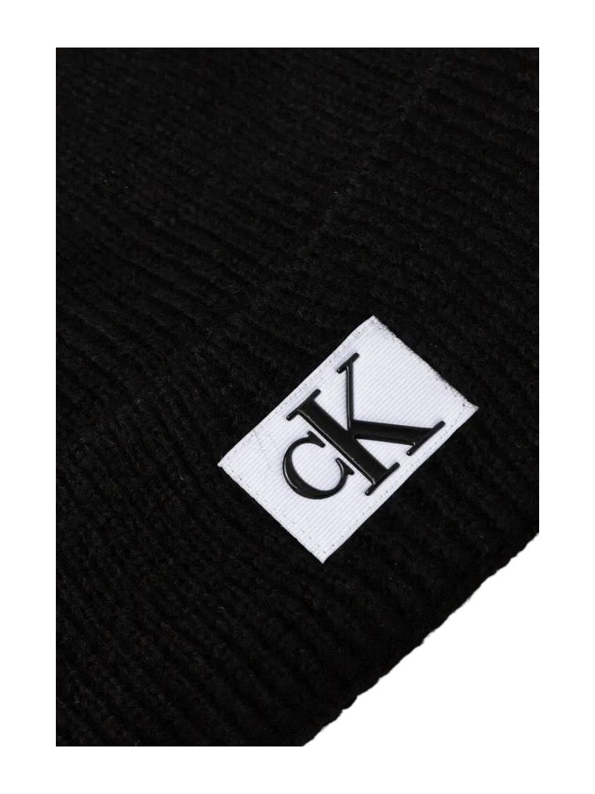 Calvin Klein Jeans · Зимна шапка · Черен | DontMiss.bg