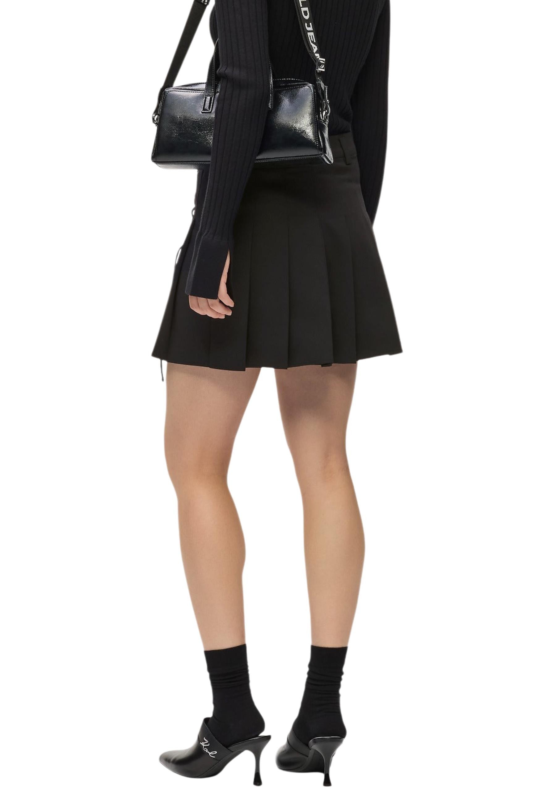 Пола · Черен