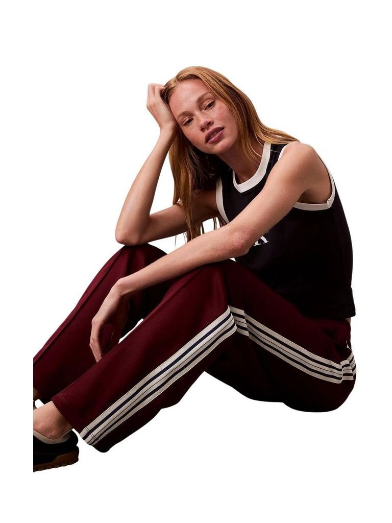 Calvin Klein Jeans · Панталони · Бордо | DontMiss.bg