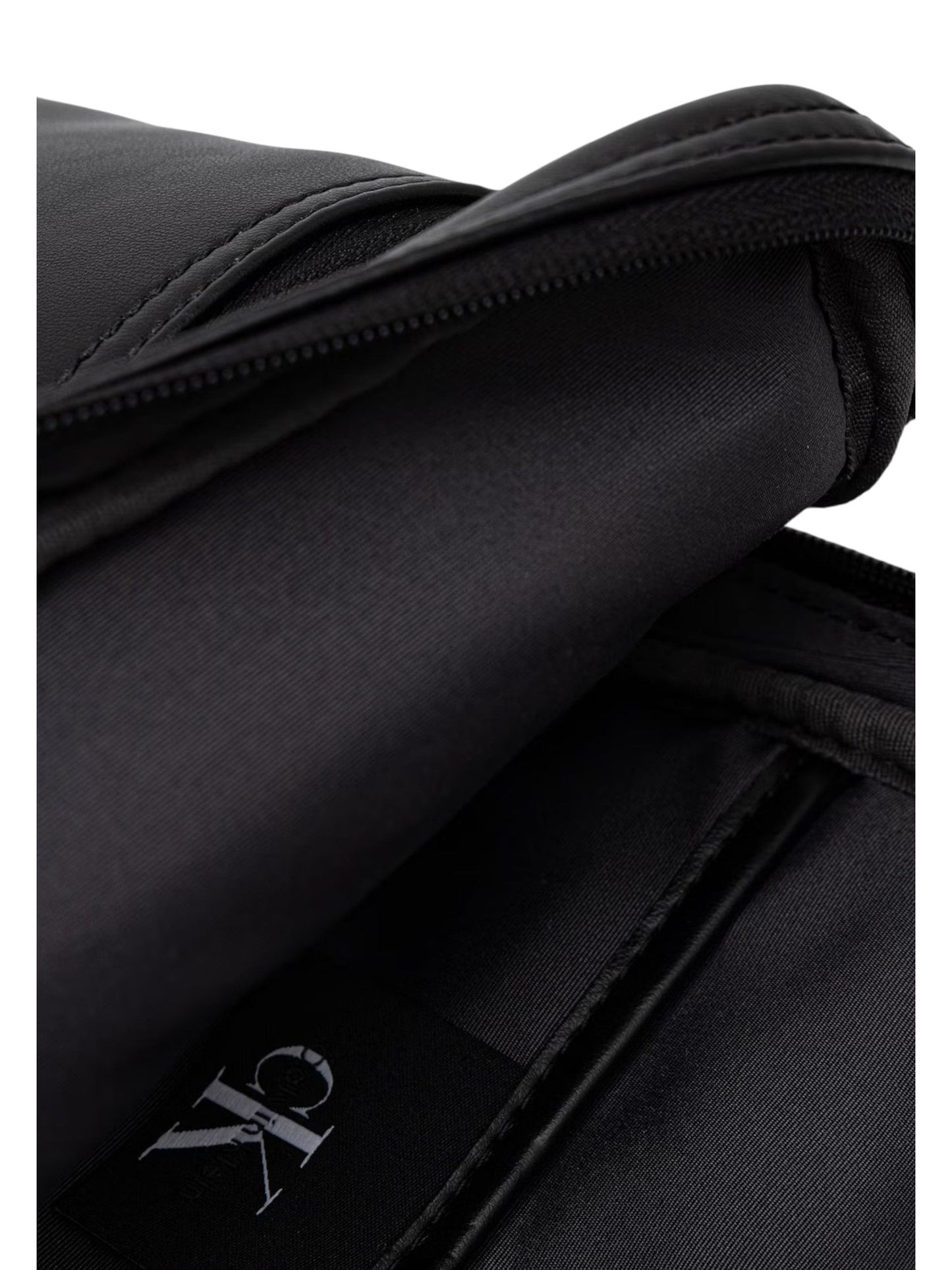Calvin Klein · Чанта · BOLD LOGO WEBBING SLING | DontMiss.bg