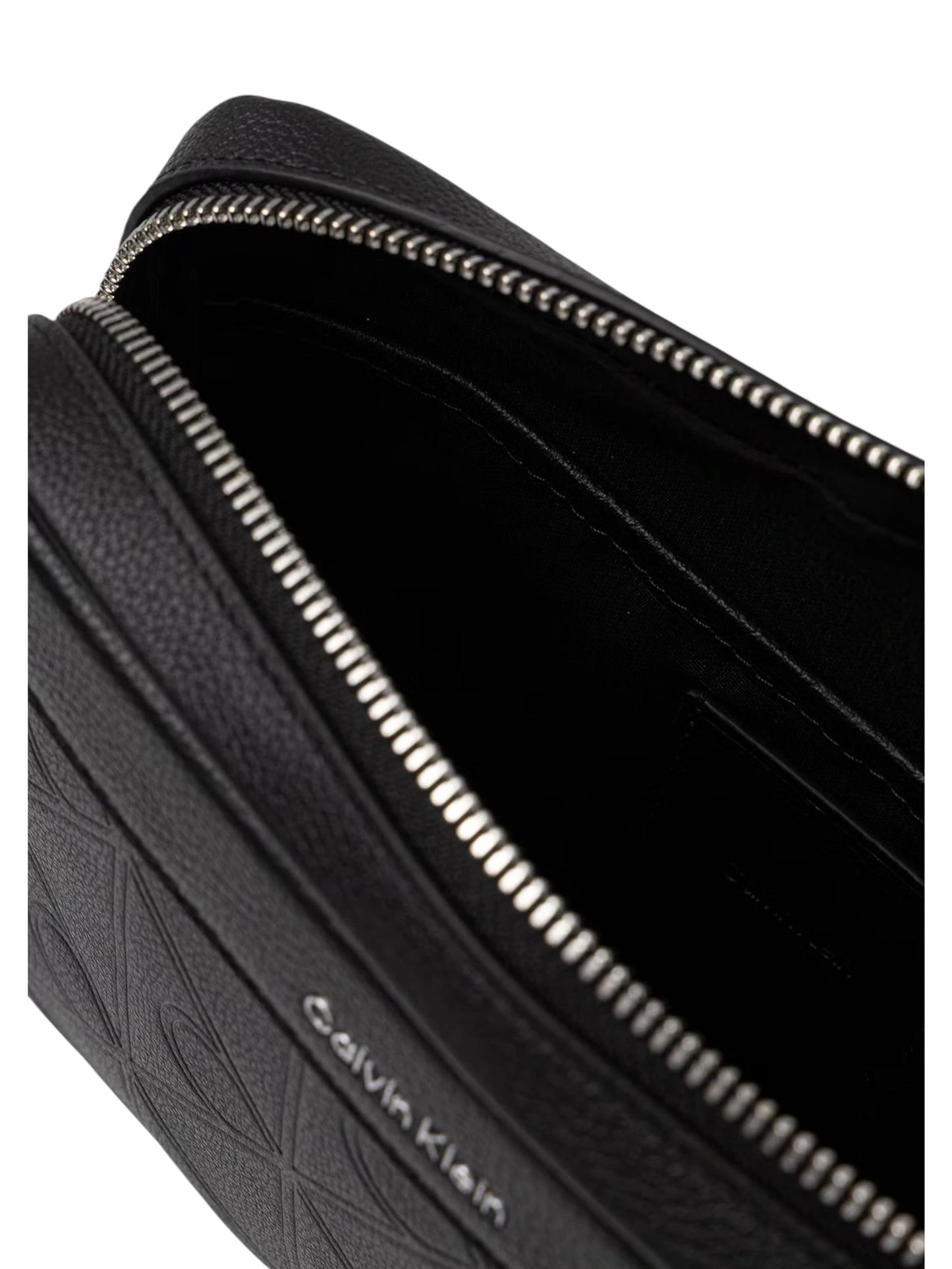 Calvin Klein · Чанта · XL EMBLEM AOP EMBO?SS POUCH W/ H | DontMiss.bg