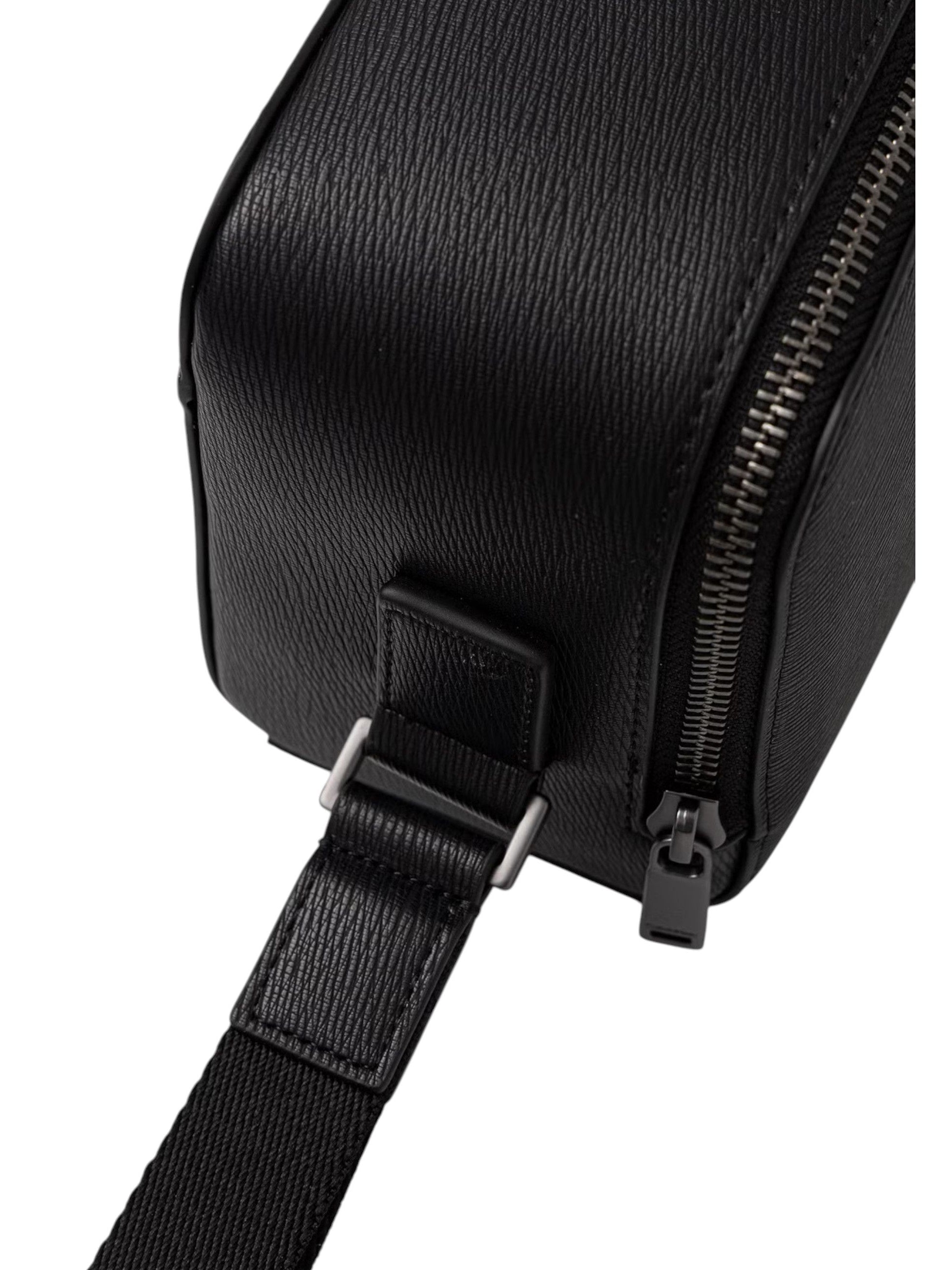 Calvin Klein · Несесер · EMBLEM HW DOPP KIT | DontMiss.bg