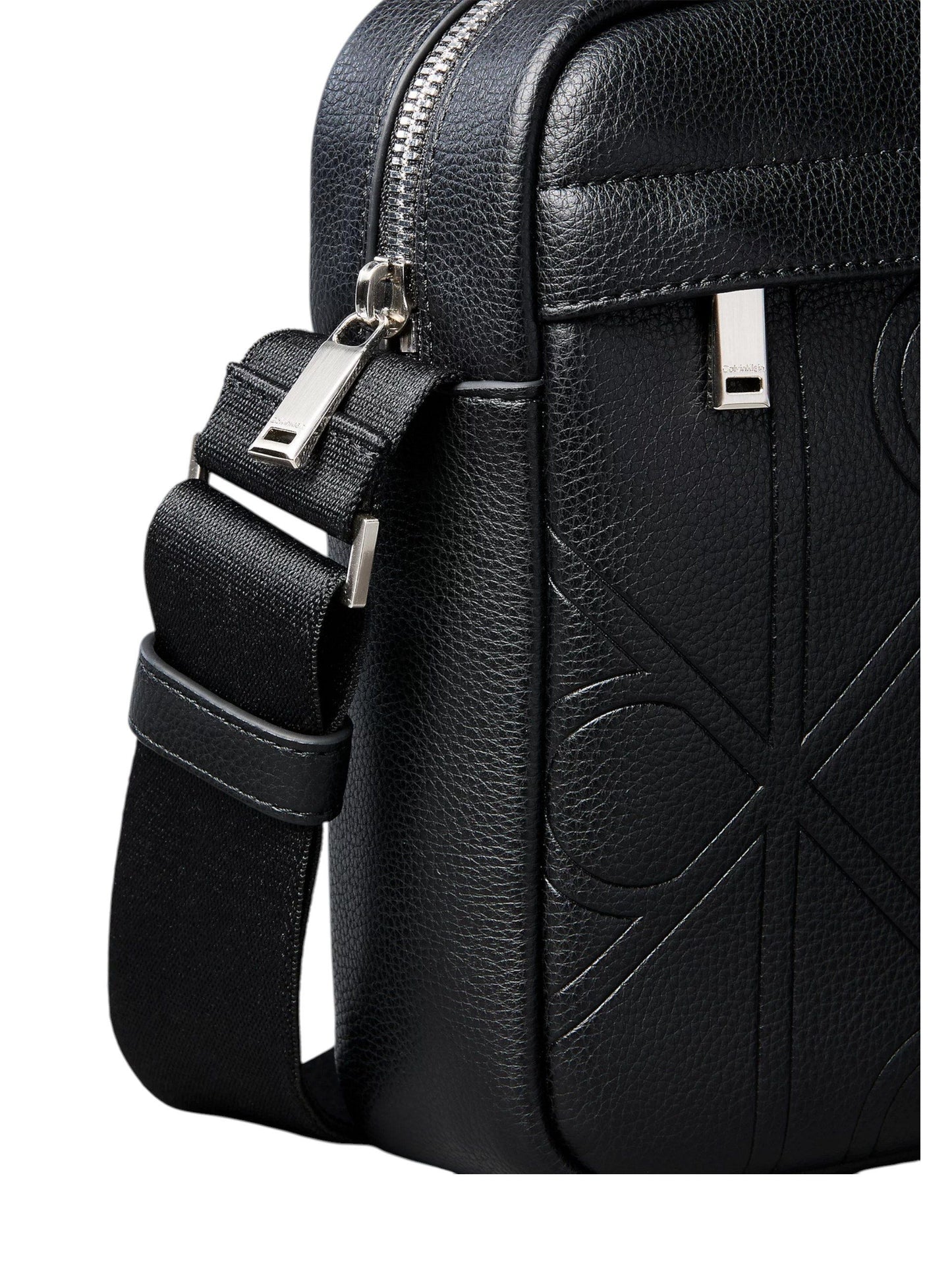 Calvin Klein · Чанта · EMBLEM AOP EMBOSS REPORTER | DontMiss.bg