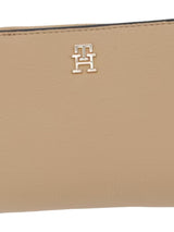 Tommy Hilfiger · Портфейл · TH ICON MED ZA W/ FLAP SEASONAL | DontMiss.bg
