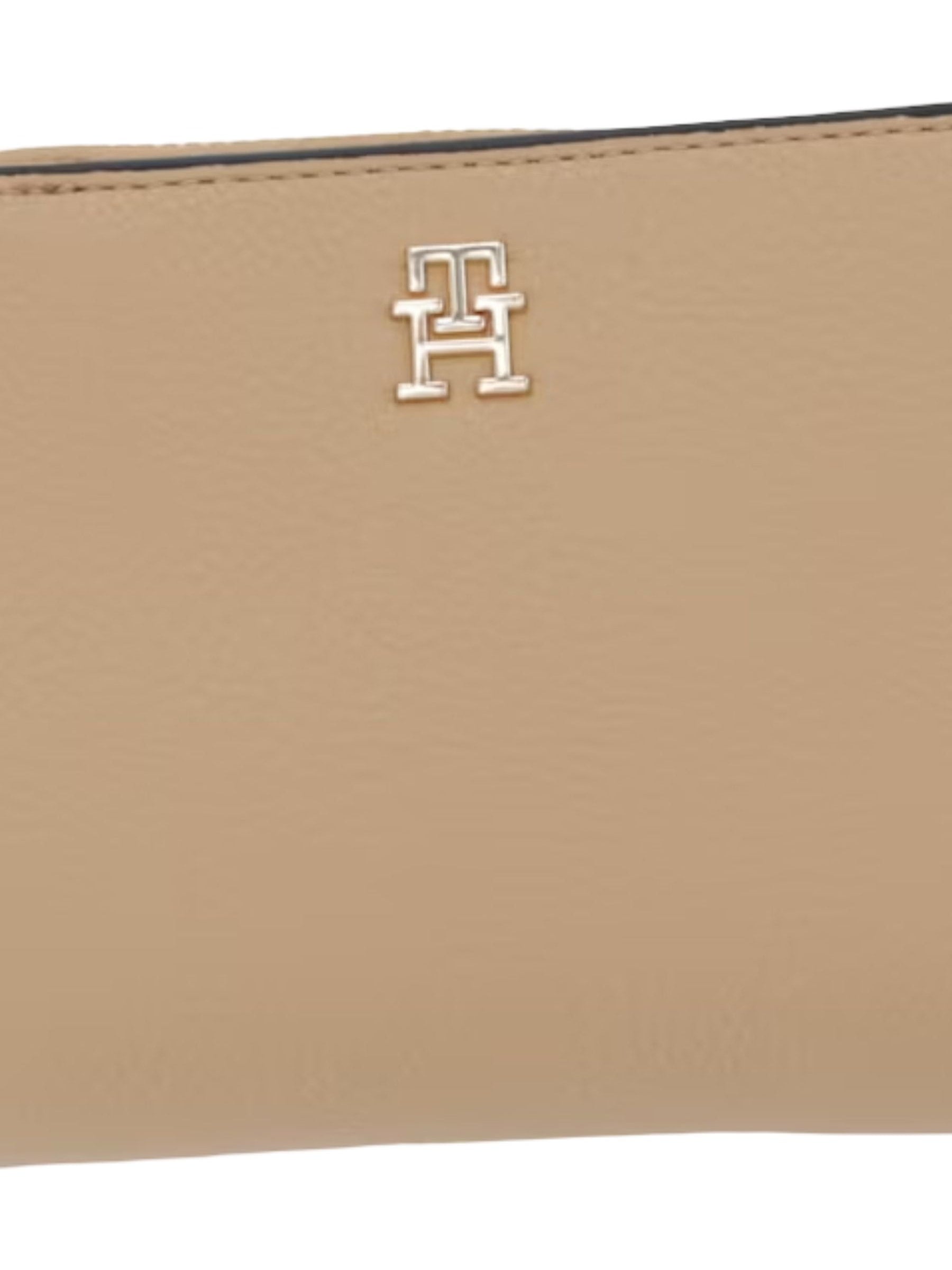 Tommy Hilfiger · Портфейл · TH ICON MED ZA W/ FLAP SEASONAL | DontMiss.bg