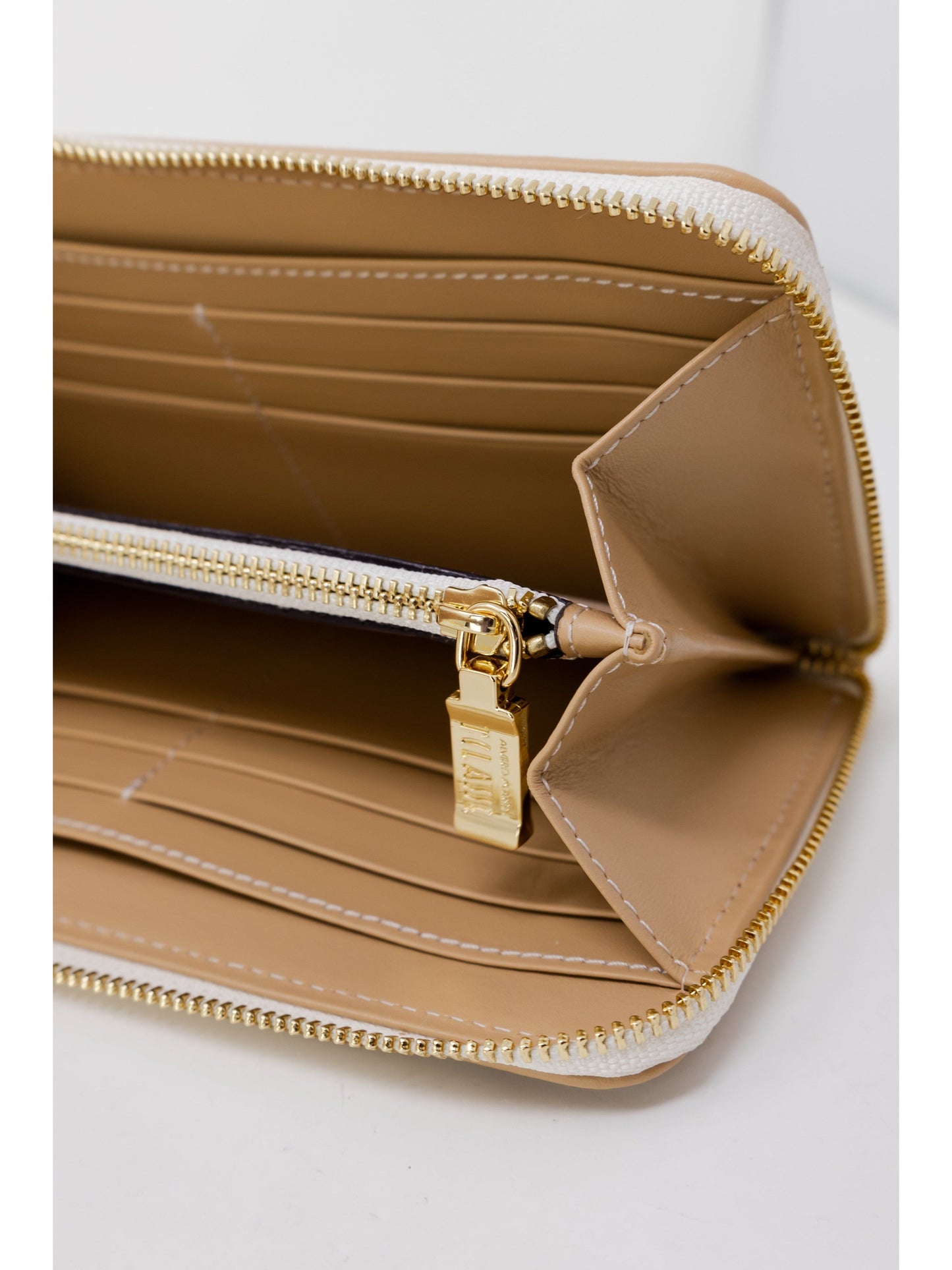 Alviero Martini Prima Classe · Портфейл · C W028 6188 | DontMiss.bg